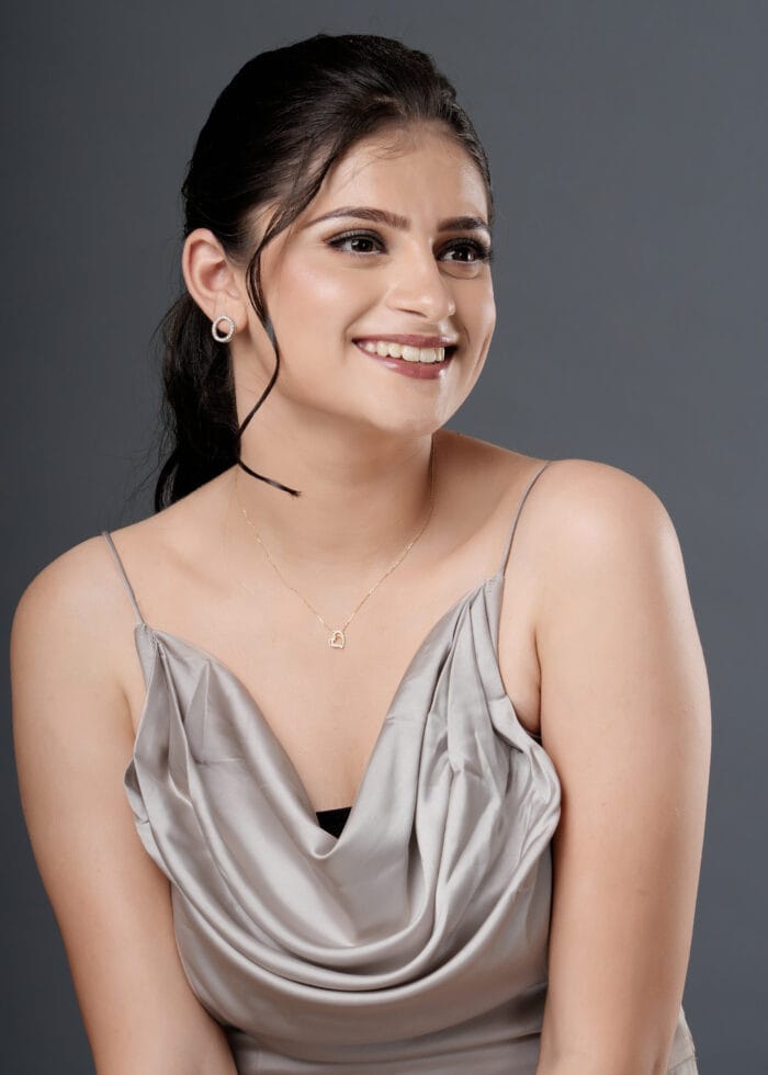 Gold-Plated Heart-Shaped Cubic Zirconia Necklace - Image 4