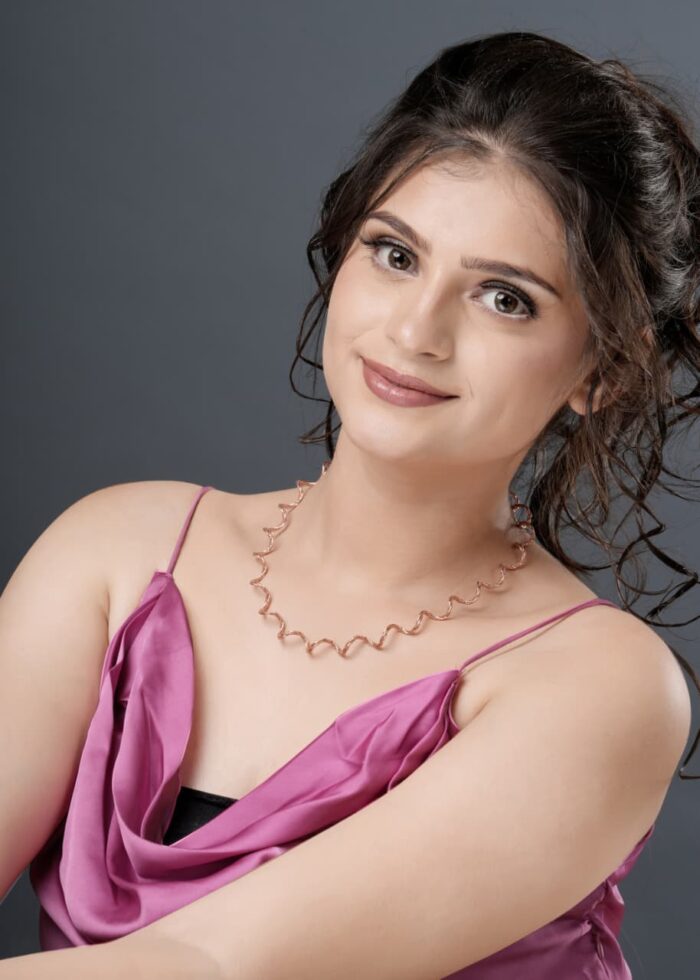 Stylish Rose Gold Wavy Sterling Silver Necklace - Image 2