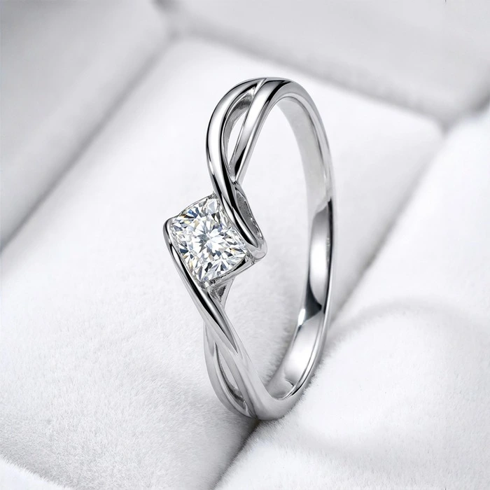 Silver Solitaire Twist Ring with CZ