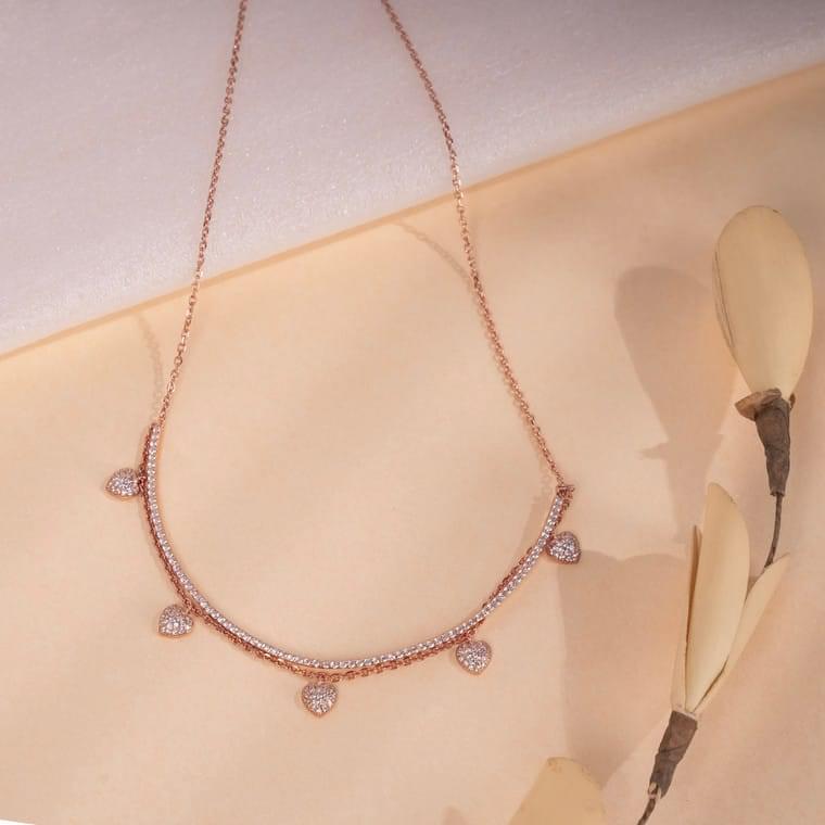 "Romantic necklace featuring a glittering heart pendant for a touch of shine"